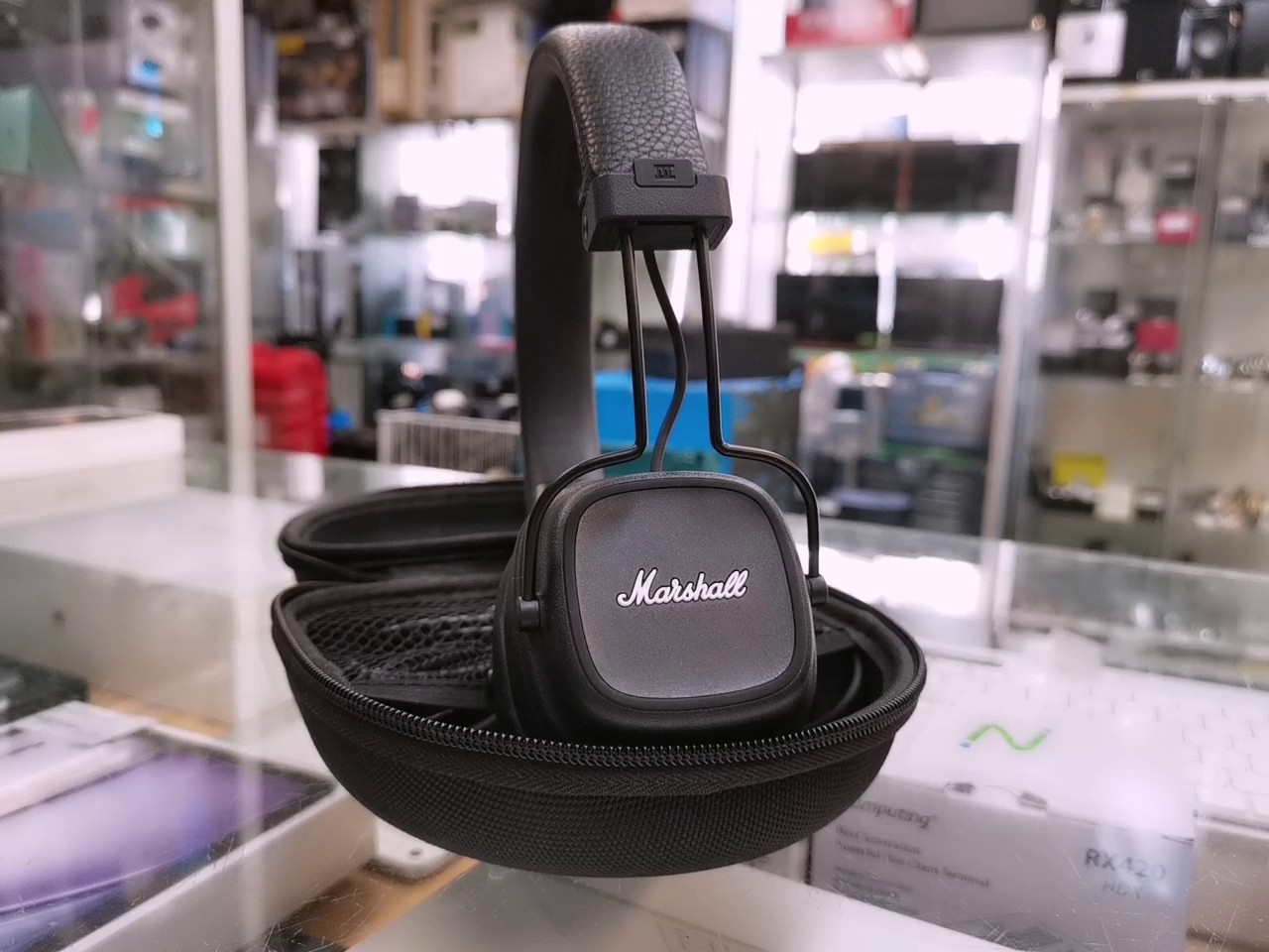 Marshall Major IV schwarz | Schwarze Tasche | Zustand: Gut – Bild 4