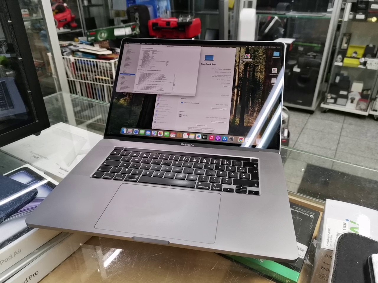 Macbook Pro Core I9 2019 | 32.00 GB 500 GB SSD 508 Ladezyklen | Zustand: In Ordnung – Bild 2