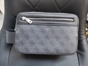 GUESS Kulturtasche Losanna in Schwarz | Zustand: Sehr Gut
