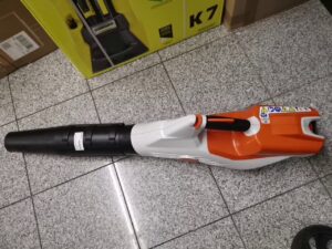 Stihl Bga 86 Mit Akku Ap 300 S Und Ladegerät Al 101 Ap-system | Mit Ladegerät  | Zustand: Wie Neu