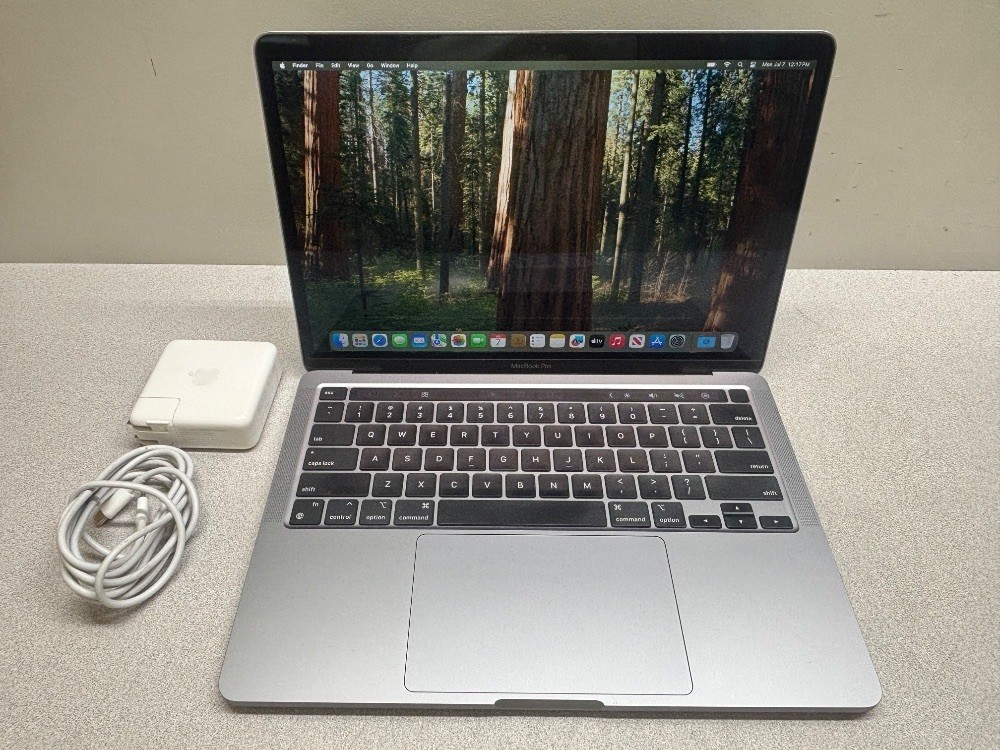Apple MacBook Pro 13.3", silber 2022  | M2 - 8 Core CPU  |  10 Core GPU | 8GB RAM | 256GB SSD | DE  |  Ladezyklen: 258 | Zustand: Sehr Gut