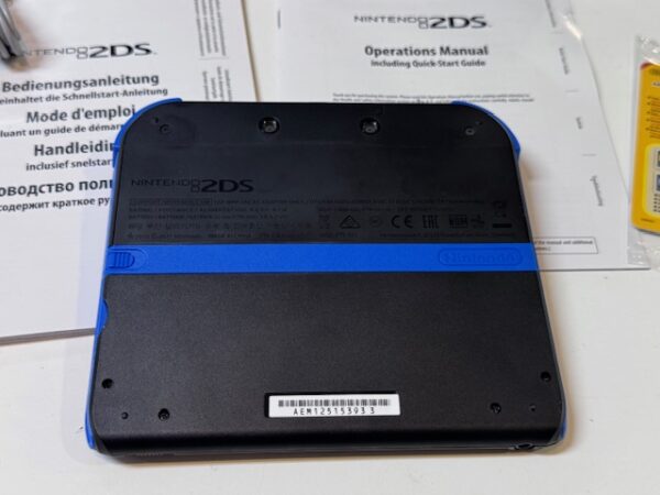 Nintendo 2DS Mario Kart 7 Edition  | Mit Verpackung  |  Ladegerät  |  Anleitung  | Zustand: Sehr Gut | Farbe: schwarz – Bild 4
