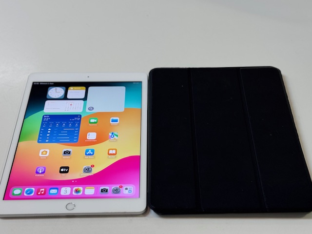 Ipad 8 Generation 32GB Wifi | Mit Hülle | Zustand: Gut – Bild 2