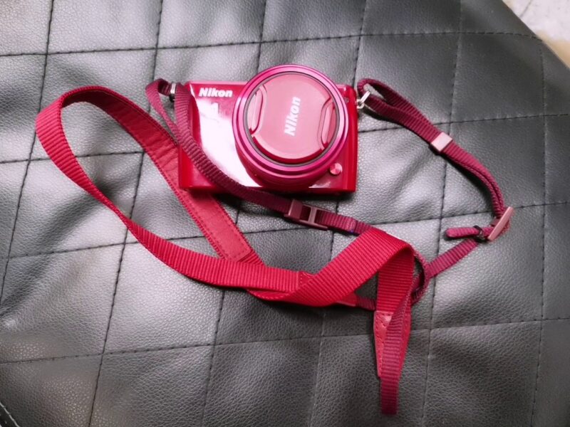 Nikon 1 S1 rot mit Objektiv 11-27.5mm 3.5-5.6 | mit Originalverpackung  | Zustand: Sehr Gut – Bild 4