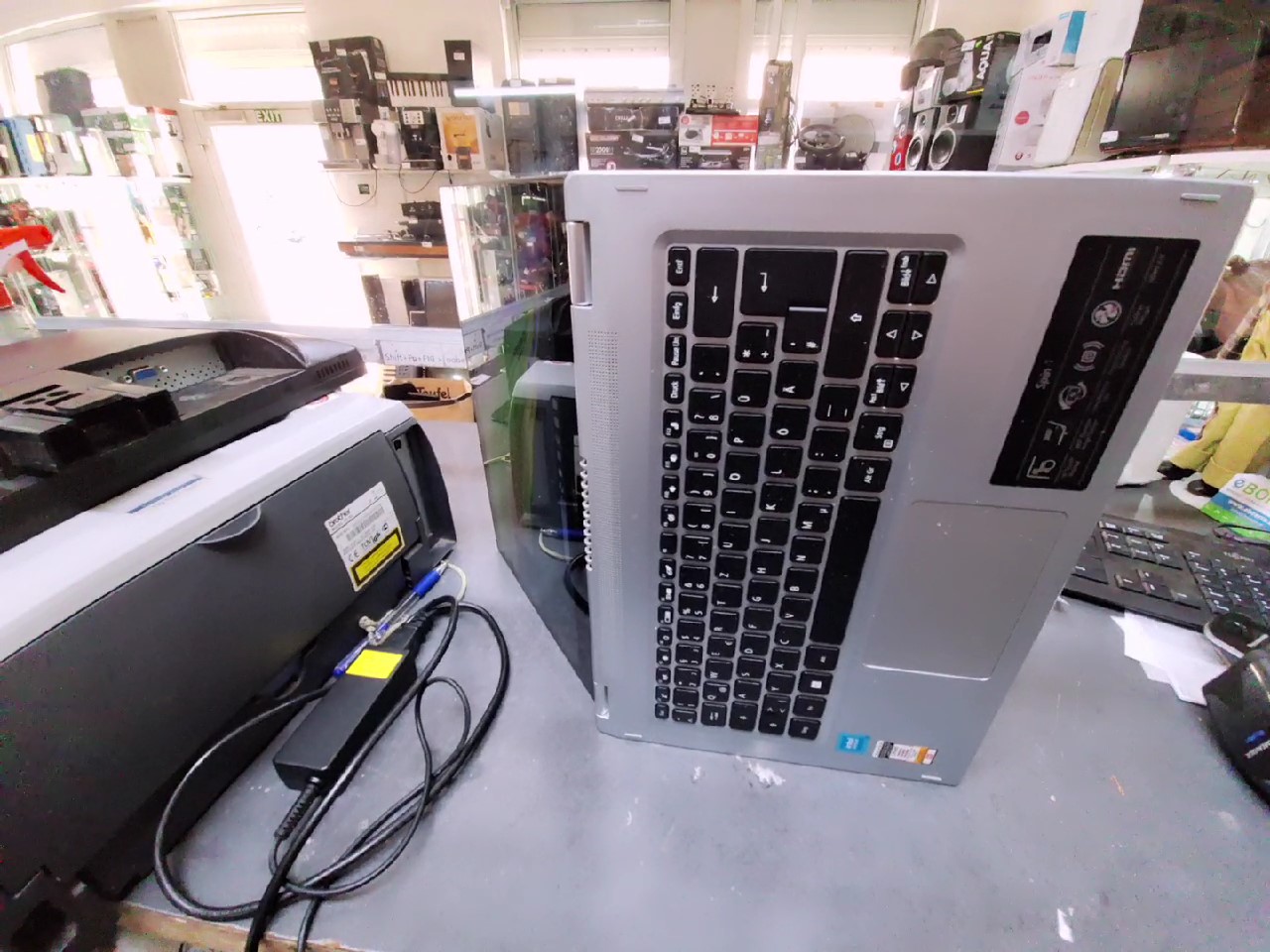 Acer Spin 1 sp114-31, DE | Celeron N5100 | 4 GB RAM | 128 GB Flash | 14 Zoll Touch Display | mit Ladegerät | Zustand: Sehr Gut – Bild 4