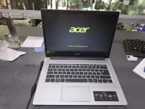 Acer Aspire 1 Amd 3020e,14 Zoll, DE | 4gb | 64Gb | mit Ladegerät | Zustand: Sehr Gut
