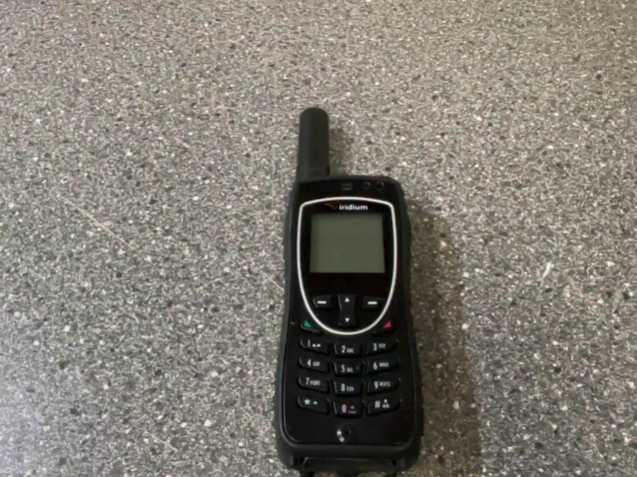 Iridium Extreme 9575, Robustes Satellitentelefon (IP65, GPS, SOS-Taste). Display mit sichtbaren Kratzern | Gebrauchsspuren. | SimLock: Frei | Zustand: Gut | Farbe: schwarz | Akku: Gut – Bild 2