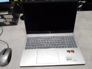 HP 15-fc0900ng, AMD Ryzen 5 7520U | 16GB RAM | 512GB SSD | 15,6" FHD | Win 11 Home | Taste E beschädigt | Zustand: Gut