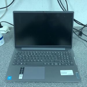 Lenovo IdeaPad 3 15.6", Intel Celeron 6305 | 4GB RAM | 128GB SSD | QWERTZ | Gebraucht (Kratzer auf Deckel) | Zustand: In Ordnung