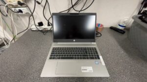 HP ProBook 450 G6 15,6 Zoll, i5-8265U  |  8GB RAM  |  512GB SSD  |  Deutsche QWERTZ-Tastatur mit Nummernblock | Zustand: Sehr Gut