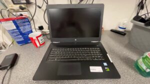 HP Pavilion 17-ab306ng, i5-7300HQ |  8GB RAM |  128GB SSD + 1TB HDD |  GTX 1050 Ti |  17,3" FHD IPS |  Win 10 | Zustand: Gut