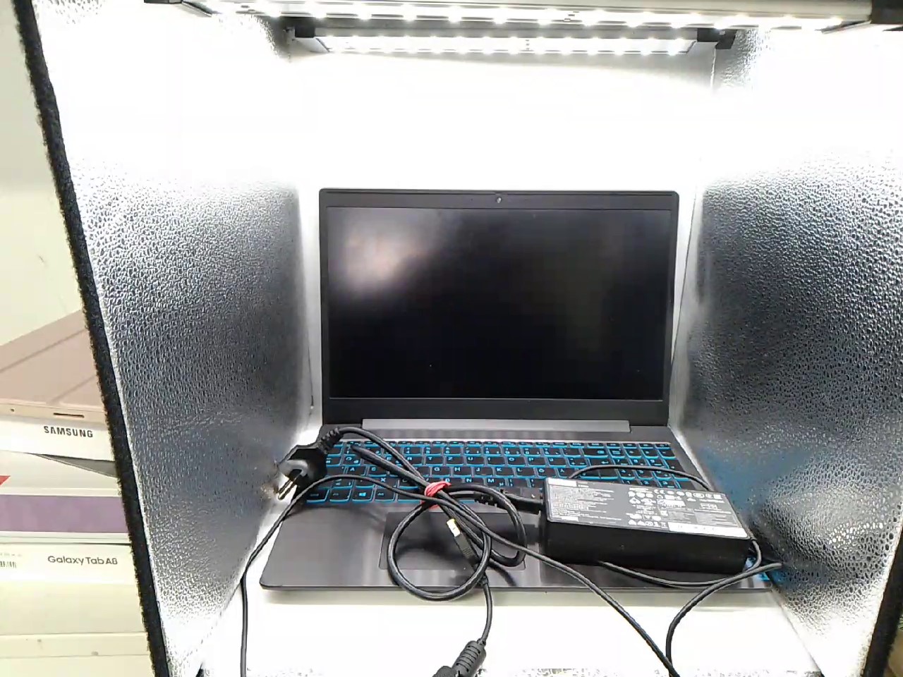 Lenovo Gaming L340-17IRH | i7-9750H | 8GB | 512GB SSD | GTX 1650 | Win10 | DEFEKT (ohne Garantie | Gehäuse-Ecke beschädigt) | Zustand: Schlecht – Bild 2