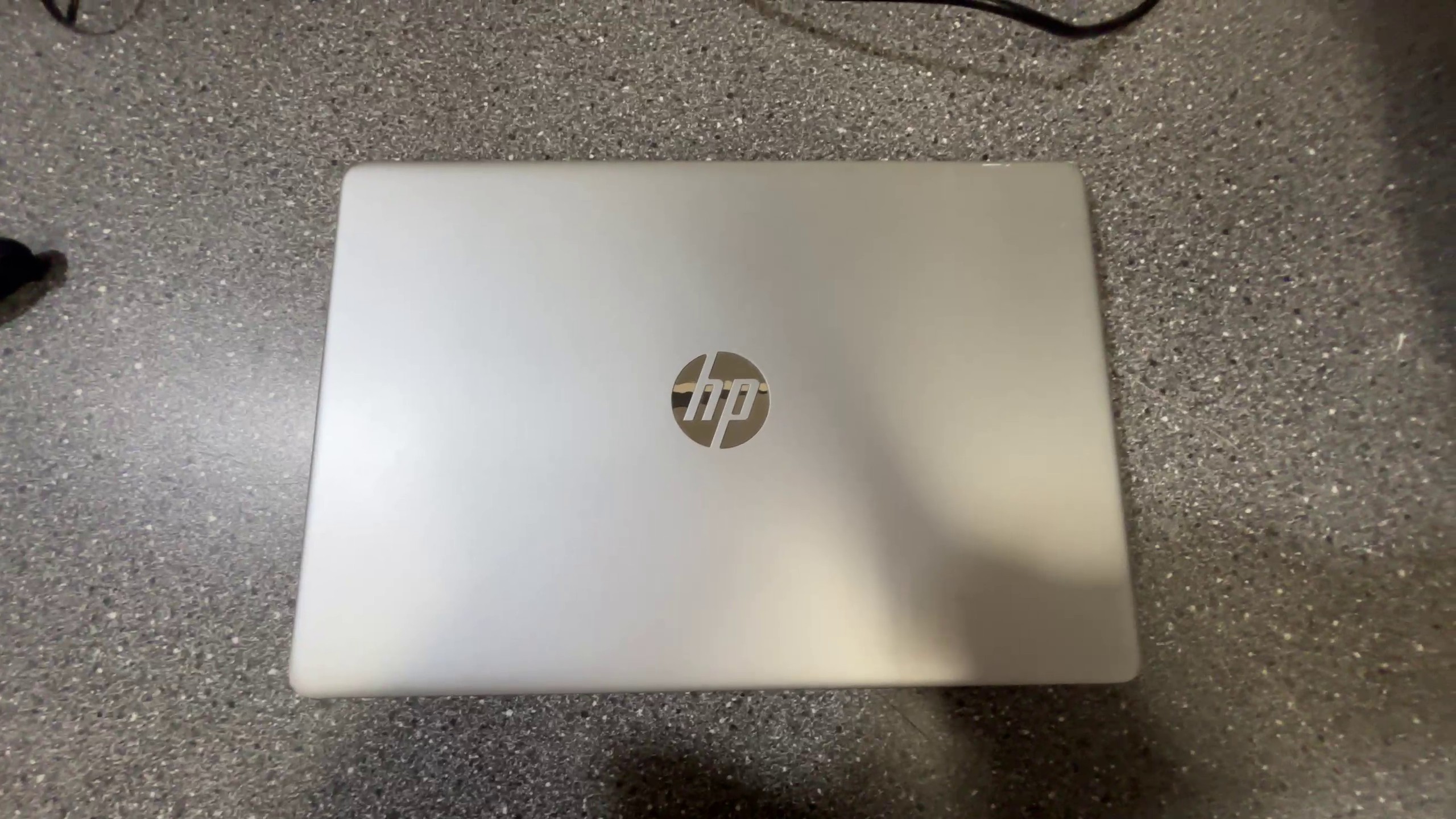 HP Laptop 15 Celeron N4500, 4GB RAM | 128 GB SSD | Windows 10. Gebraucht, mit Inventar-Aufkleber auf der Handballenauflage. | Zustand: Sehr Gut – Bild 4