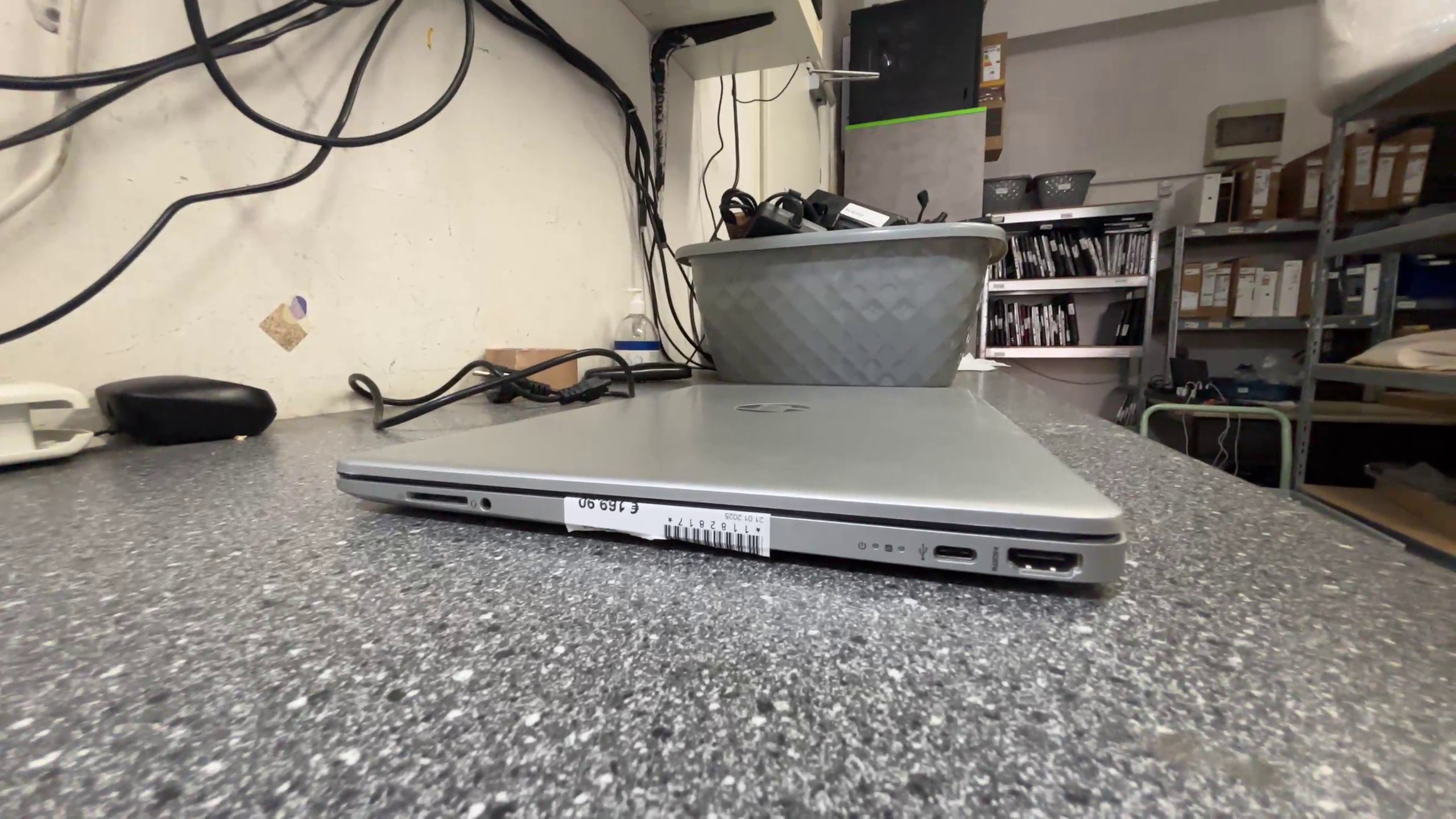 HP Laptop 15 Celeron N4500, 4GB RAM | 128 GB SSD | Windows 10. Gebraucht, mit Inventar-Aufkleber auf der Handballenauflage. | Zustand: Sehr Gut – Bild 5