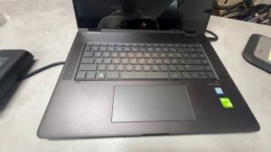 Hp 15-bl081ng | Intel Core i7-7500U |  16GB RAM |  512 GB SSD |  GeForce 940MX 2GB. Display Tauch. Windows 10 | Zustand: Gut
