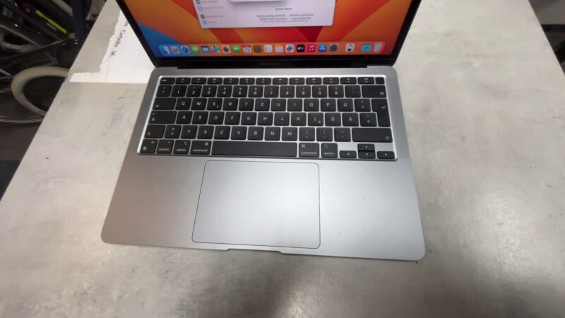 Macbook Air (m1, 2020) | M1 |  8GB RAM  |  256GB SSD  | De
mit Originalverpackung |   Zyklen 27 | Zustand: Sehr Gut – Bild 4