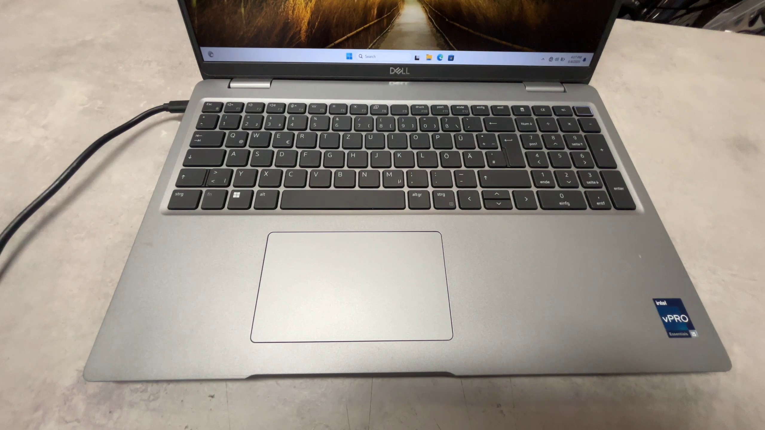 Dell Latitude 5540 (15.6" FHD), i5-1335U 16GB | 512GB SSD, Win 11 Pro, QWERTZ. Zerkratzt. Wichtig: BIOS-Passwort gesetzt! | Zustand: In Ordnung – Bild 3