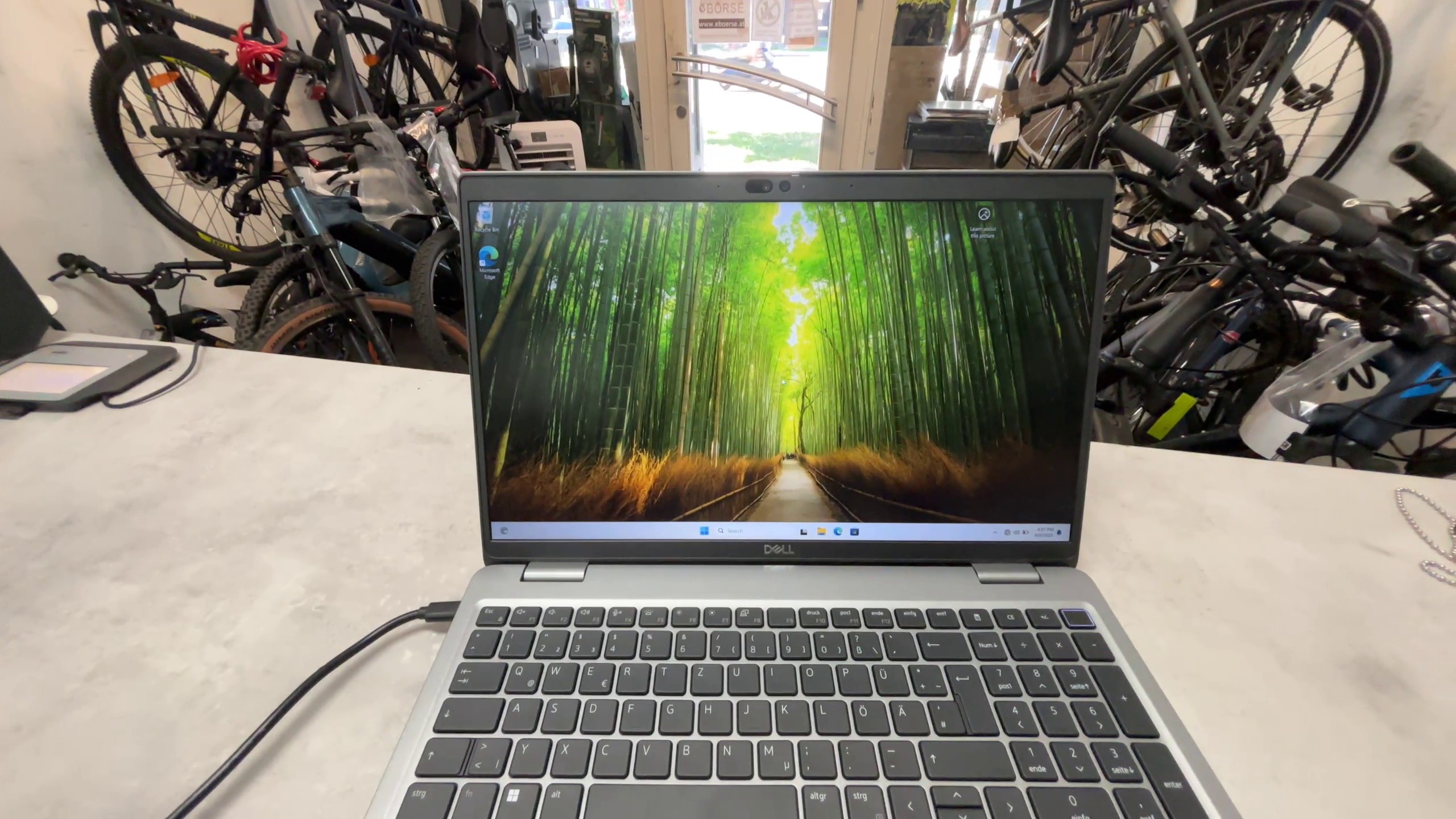 Dell Latitude 5540 (15.6" FHD), i5-1335U 16GB | 512GB SSD, Win 11 Pro, QWERTZ. Zerkratzt. Wichtig: BIOS-Passwort gesetzt! | Zustand: In Ordnung – Bild 4