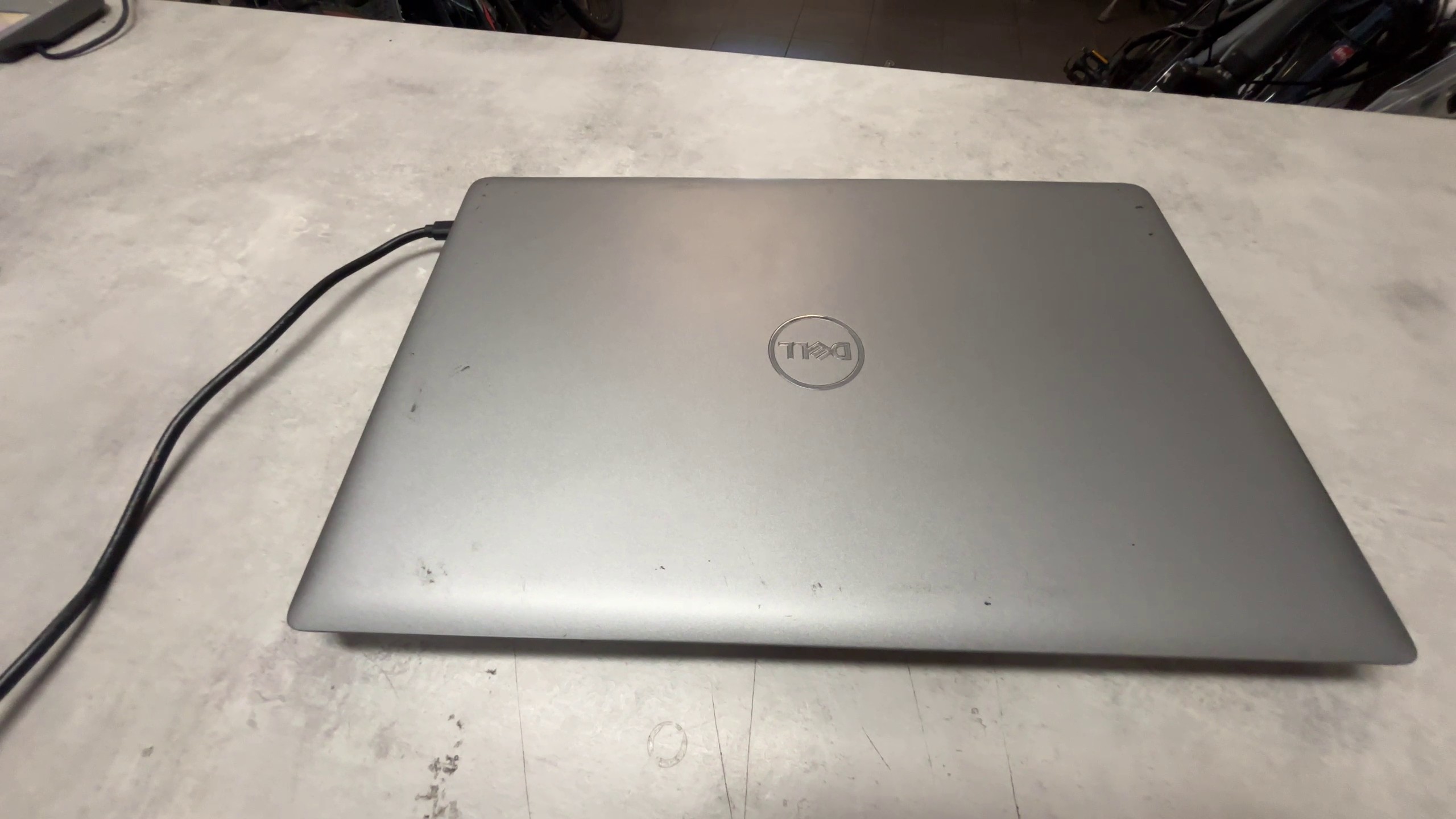 Dell Latitude 5540 (15.6" FHD), i5-1335U 16GB | 512GB SSD, Win 11 Pro, QWERTZ. Zerkratzt. Wichtig: BIOS-Passwort gesetzt! | Zustand: In Ordnung – Bild 5