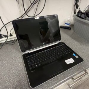 HP Pavilion 15 i7-4500U, 8GB RAM |  256GB SSD |  Nvidia Geforce 840M |  15.6" Display |  QWERTZ |  Gebrauchsspuren | Zustand: Gut