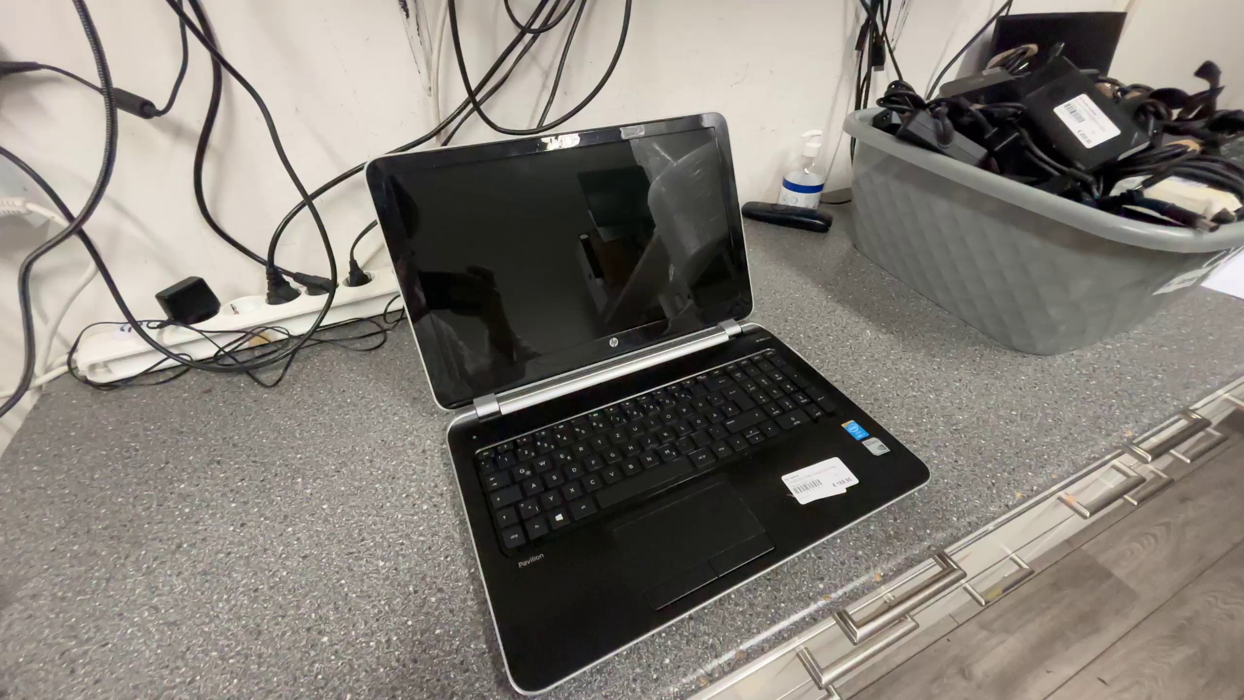 HP Pavilion 15 i7-4500U, 8GB RAM | 256GB SSD | Nvidia Geforce 840M | 15.6" Display | QWERTZ | Gebrauchsspuren | Zustand: Gut