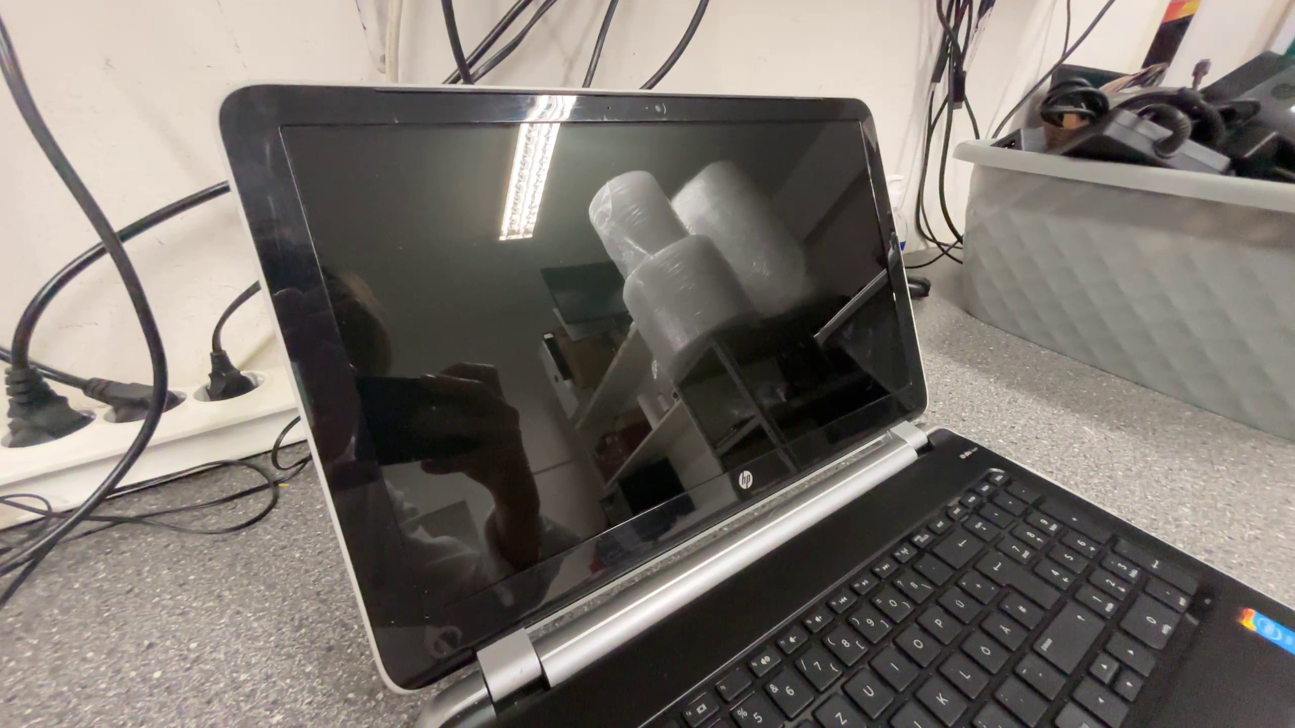 HP Pavilion 15 i7-4500U, 8GB RAM | 256GB SSD | Nvidia Geforce 840M | 15.6" Display | QWERTZ | Gebrauchsspuren | Zustand: Gut – Bild 3