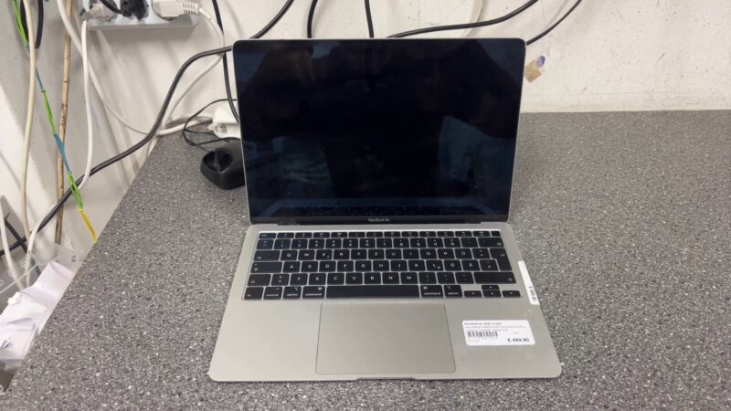 Apple MacBook Air 13" (2020), Quad-Core i5, 8GB | 512GB SSD, Intel Iris Plus, Zyklen: 218, QWERTZ | Zustand: Gut