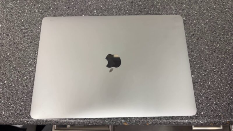 Apple MacBook Air 13" (2020), Quad-Core i5, 8GB | 512GB SSD, Intel Iris Plus, Zyklen: 218, QWERTZ | Zustand: Gut – Bild 4