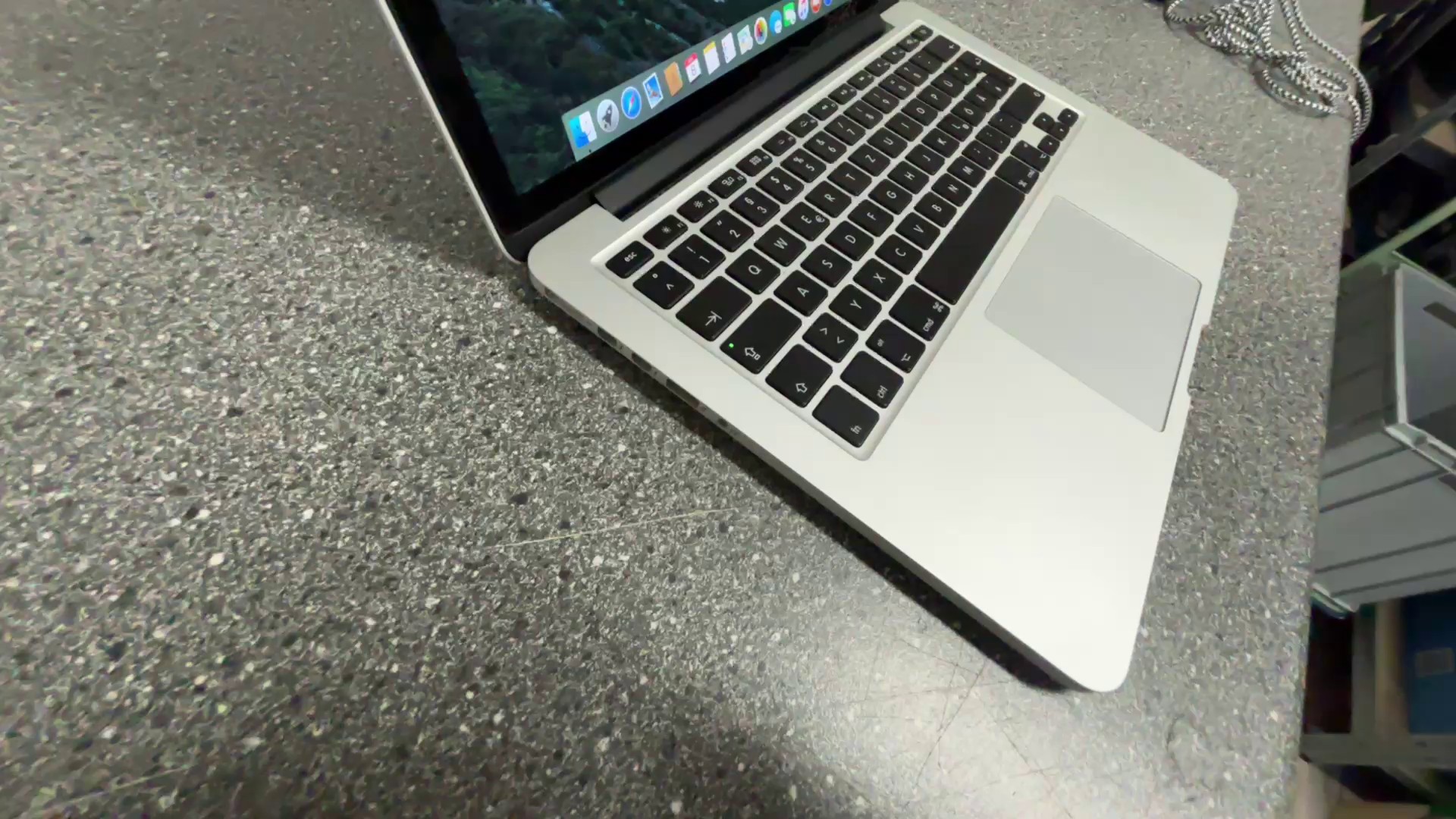 Macbook Pro 2015 13,3 Zoll | i5 2.7GHz |  8GB RAM |  128GB SSD |  Zyklen 45 | Zustand: Gut – Bild 3