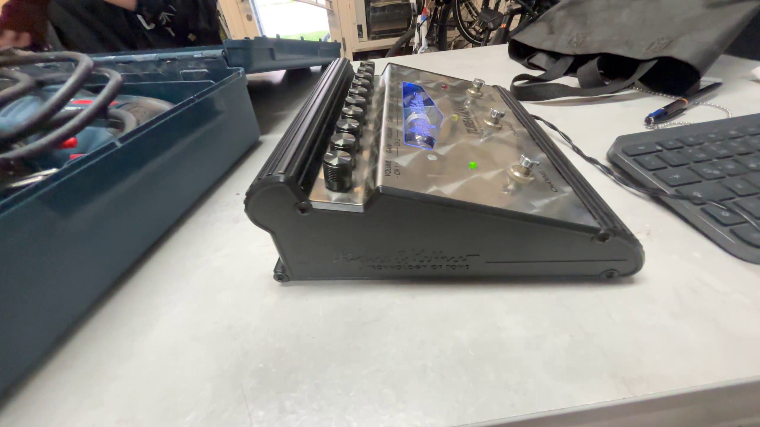 Hughes & Kettner Tubeman II, 3-Kanal Röhren-Preamp | Recording Station mit Red Box. Inkl. Netzteil und schwarzer Tasche. | Zustand: Gut – Bild 3