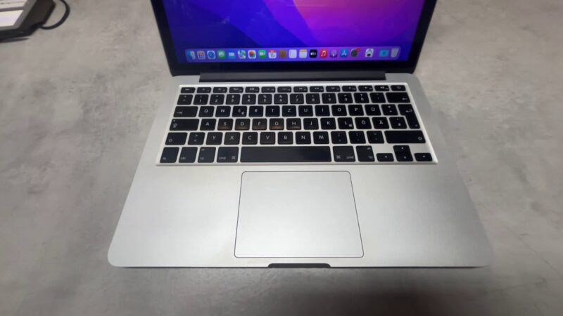 Macbook Pro 2015 13-inch  | i5 2 |7 GHz Dual-Core  |  8GB RAM DDR 3  |  128GB SSD  |  Anzahl der Zyklen 486  |  Mit Ladegerät  | Zustand: Gut – Bild 6