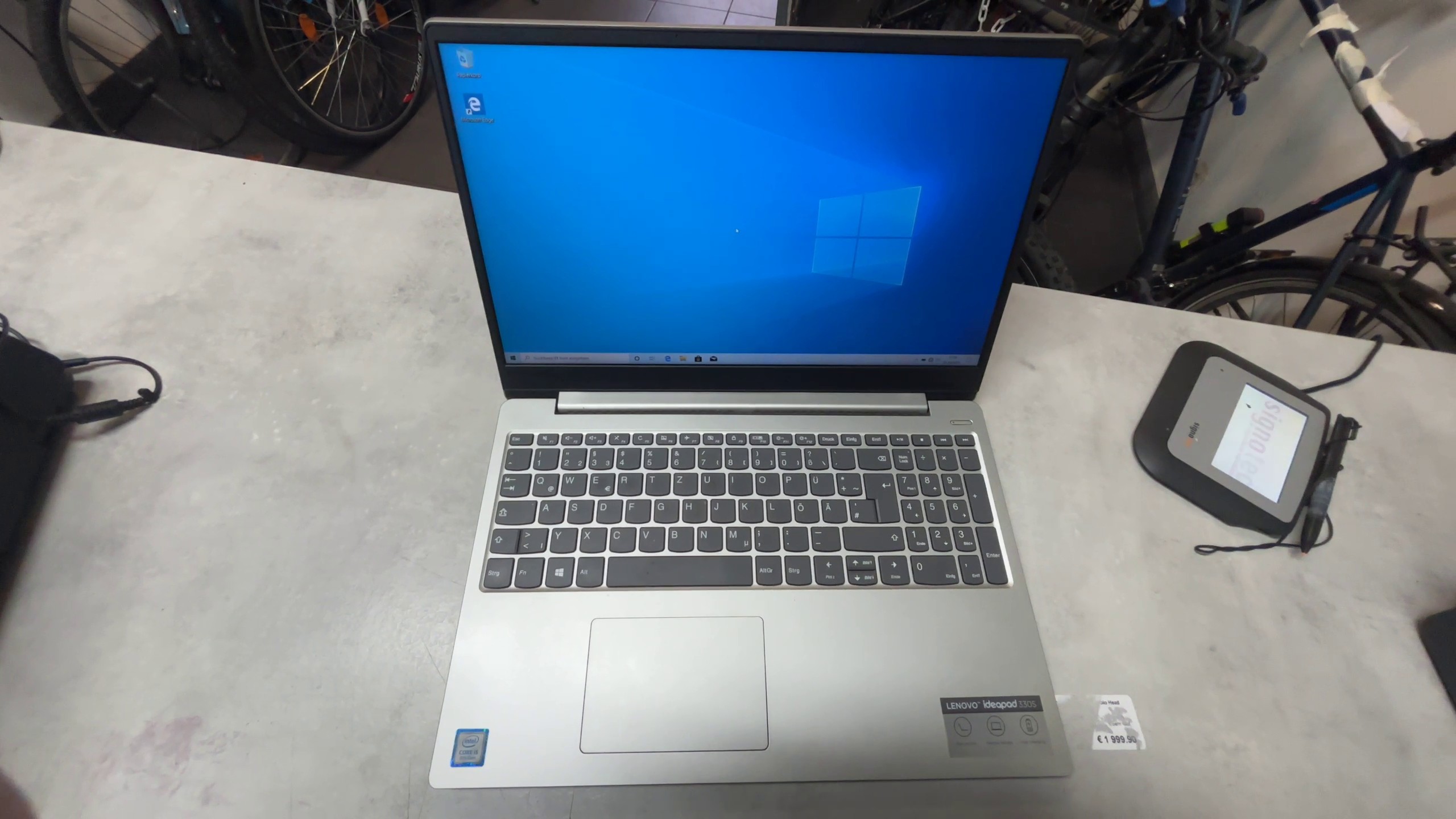 Lenovo Ideapad 330s 15,6" i5-8250U, 12 GB RAM | 256 GB SSD | QWERTZ | Silber. Guter Zustand, kl. Kratzer Gehäuserand. | Zustand: Sehr Gut