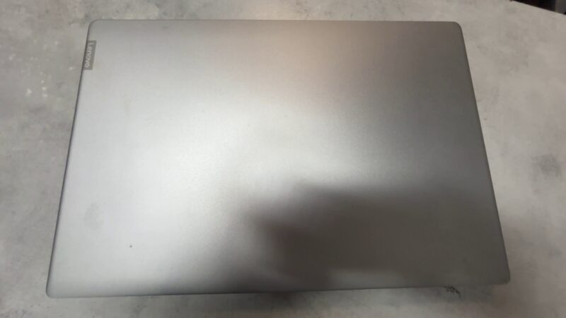 Lenovo Ideapad 330s 15,6" i5-8250U, 12 GB RAM | 256 GB SSD | QWERTZ | Silber. Guter Zustand, kl. Kratzer Gehäuserand. | Zustand: Sehr Gut – Bild 5