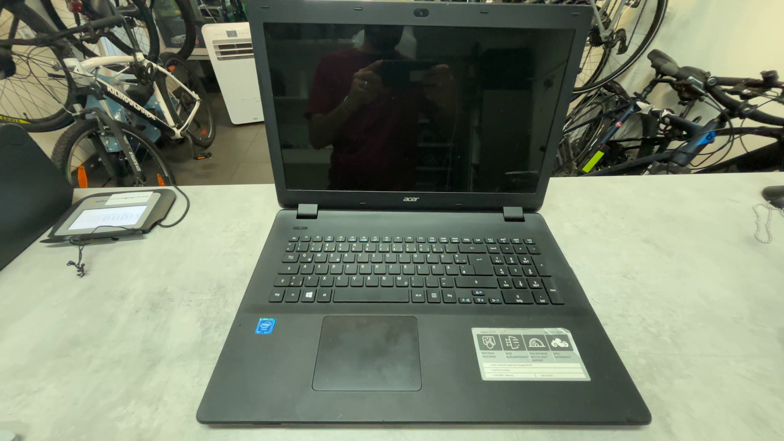 Acer Aspire ES 17, 17.3" HD+ | Celeron N3150 Quad Core | 4GB RAM | 500GB HDD | DVD-Brenner | Zustand: Gut