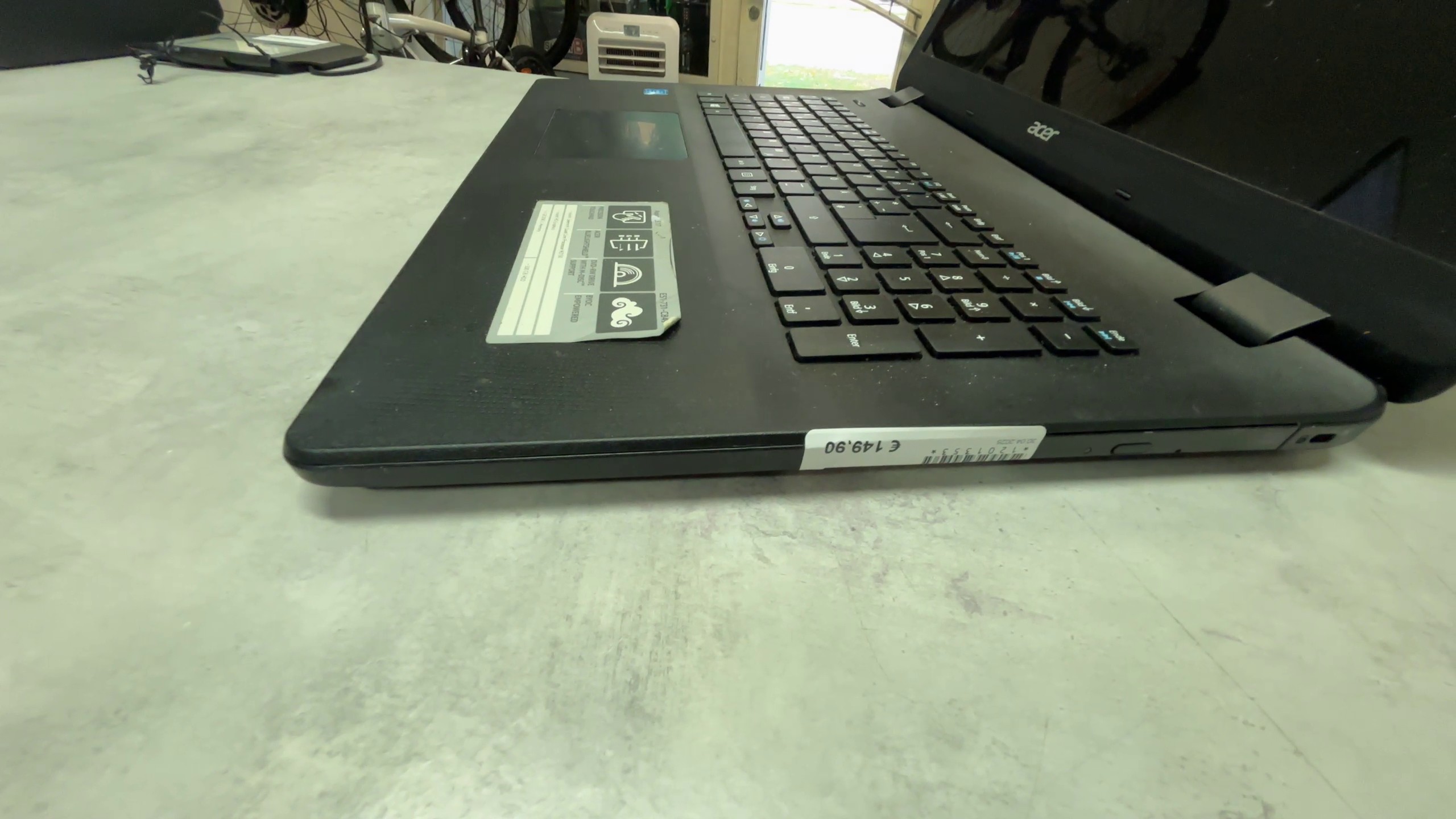 Acer Aspire ES 17, 17.3" HD+ | Celeron N3150 Quad Core | 4GB RAM | 500GB HDD | DVD-Brenner | Zustand: Gut – Bild 4