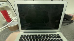 Macbook Air a1466 | Intel Core i5 |  8GB RAM | 128GB SSD |  Zyklen 283. Ladegerät  | Zustand: Gut