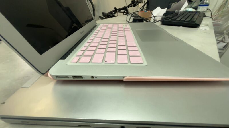 Macbook Air a1466 | Intel Core i5 |  8GB RAM | 128GB SSD |  Zyklen 283. Ladegerät  | Zustand: Gut – Bild 4