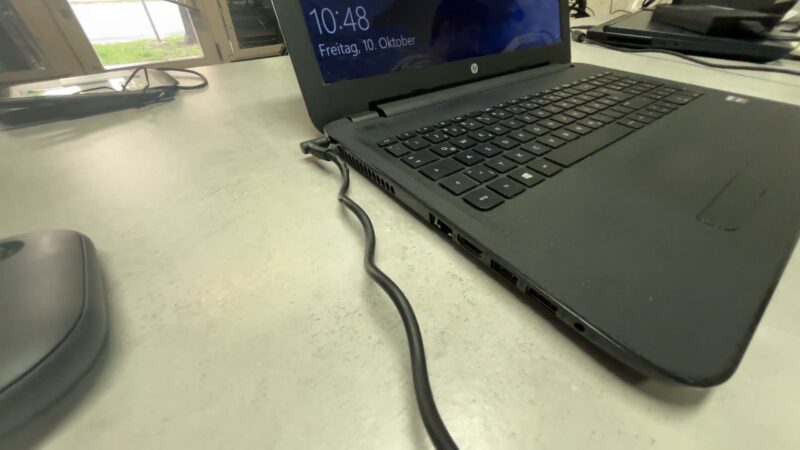 Hp15-af093ng  | AMD A8-7410  |  8GB RAM DDR3  | 1TB HDD  |  Windows 10 Home  |  Mit Ladegerät | Zustand: Gut – Bild 4