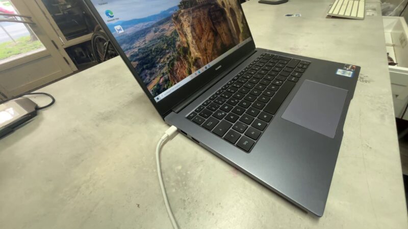 Huawei Matebook D14  (2020) | Rayzen 5 3500u  |  8GB RAM DDR4  |  256GB SSD  |  GPU AMD Radeon Vega 8 Graphics  |  Windows 10 Home  |  Mit Ladegerät  | Zustand: Gut – Bild 3