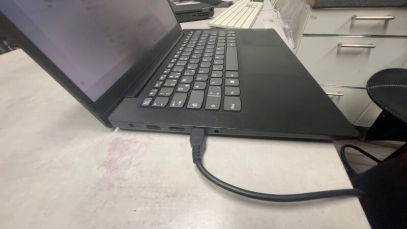 Lenovo v14g3. 12th gen | core i3-1215U | 8 GB RAM | 256 GB SSD |  Pixel Fehler. Windows 11 | Zustand: In Ordnung – Bild 5