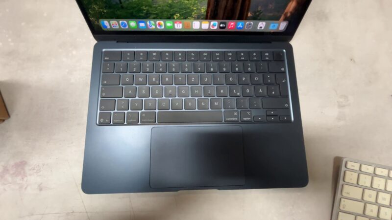 Macbook Air M4 2025 | 16 GB RAM |  Ram 256 GB SSD |  Zyklen 7 mal. Akku Kapazität 100% | Zustand: Sehr Gut – Bild 3
