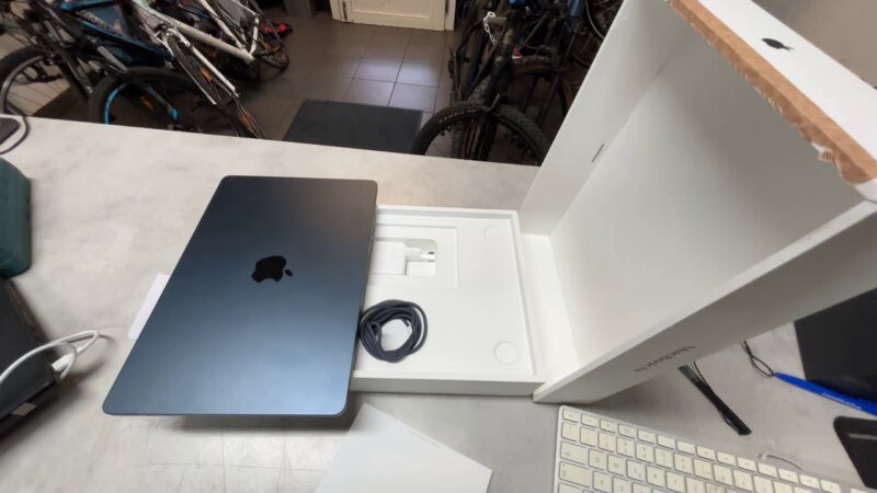 Macbook Air M4 2025 | 16 GB RAM |  Ram 256 GB SSD |  Zyklen 7 mal. Akku Kapazität 100% | Zustand: Sehr Gut – Bild 5