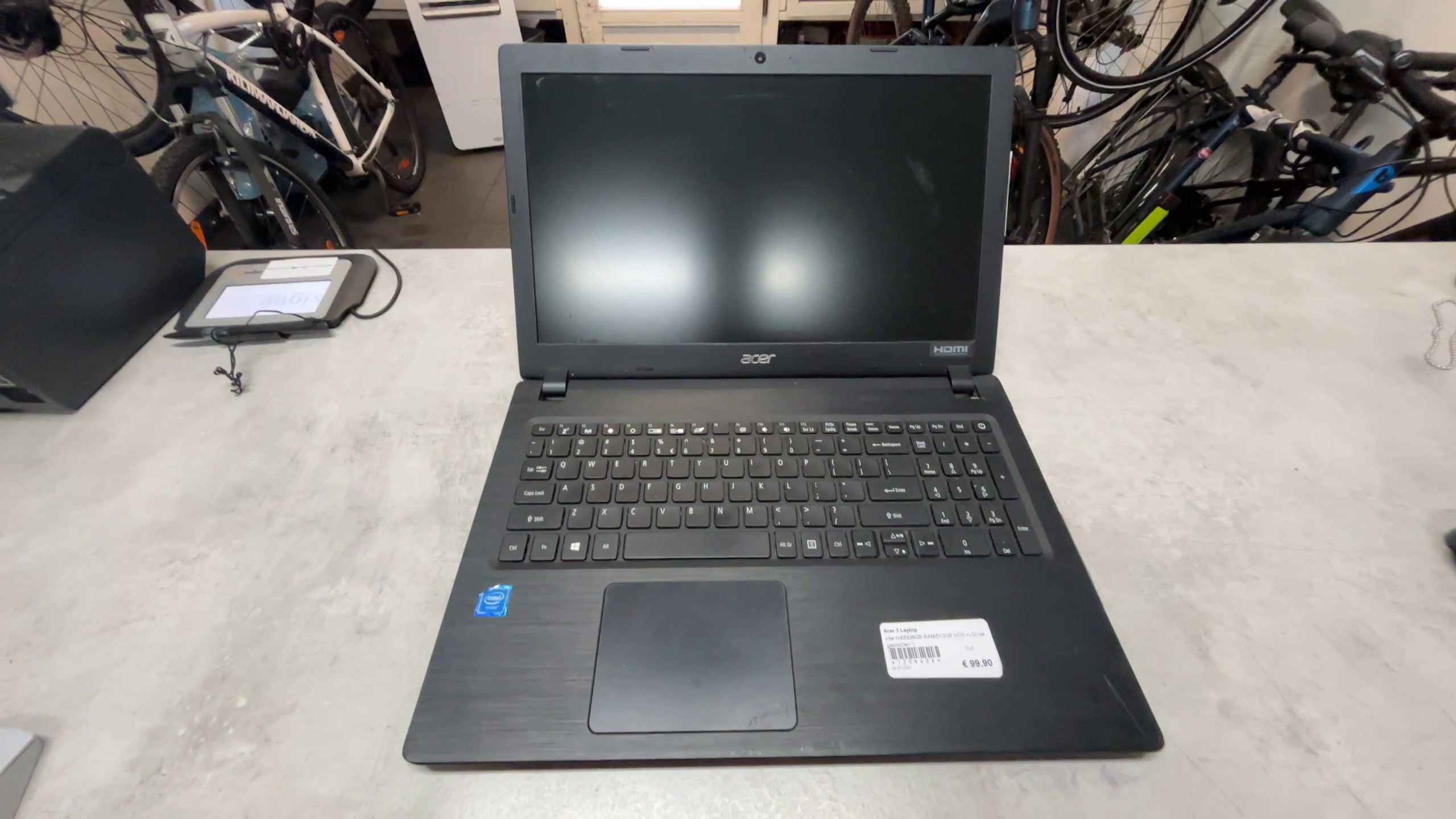 Acer Aspire 3 A315-32, Intel N4000 | 8GB RAM | 512GB HDD | 15.6" Display | Gehäuse gebrochen (Scharnierbereich) | Zustand: Gut