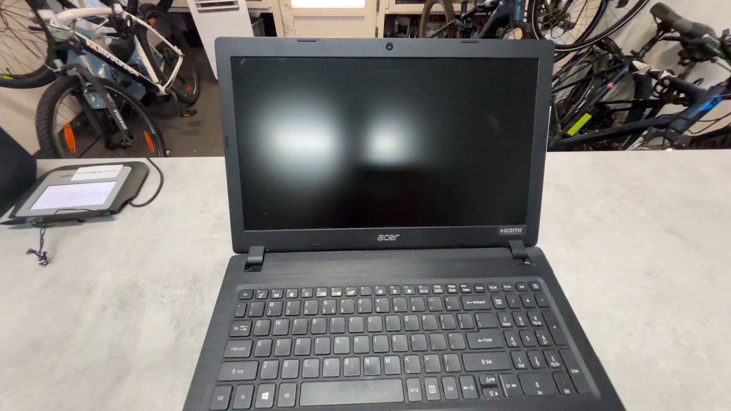 Acer Aspire 3 A315-32, Intel N4000 | 8GB RAM | 512GB HDD | 15.6" Display | Gehäuse gebrochen (Scharnierbereich) | Zustand: Gut – Bild 2