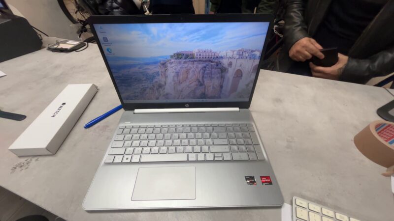 HP 15s-eq2800rg, 15.6" FHD, Ryzen 5 5500U, 8GB RAM, 512GB SSD, AMD Radeon, Win 11 Home, Silber. | Zustand: Gut