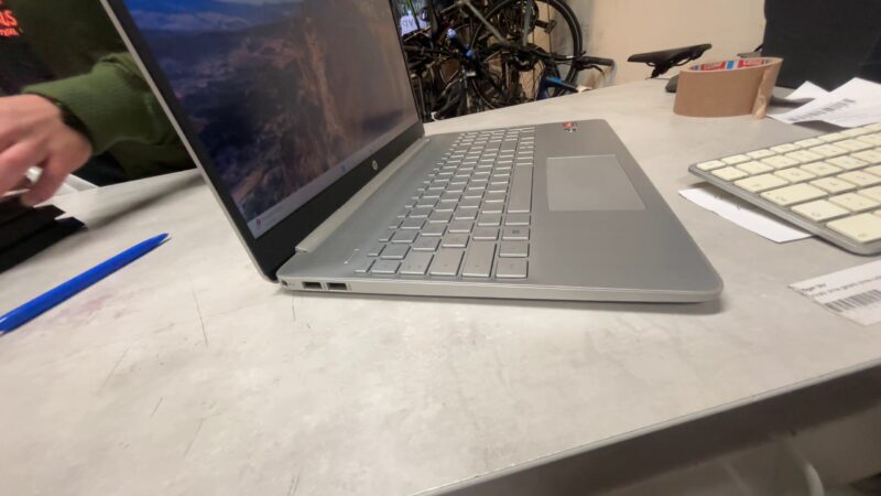 HP 15s-eq2800rg, 15.6" FHD, Ryzen 5 5500U, 8GB RAM, 512GB SSD, AMD Radeon, Win 11 Home, Silber. | Zustand: Gut – Bild 3