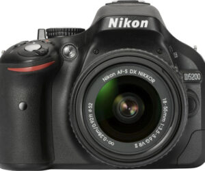 Nikon D5200 , Inkl. Tasche, Ladegerät und 4 Akkus. Sofort startklar. | Zustand: Sehr Gut