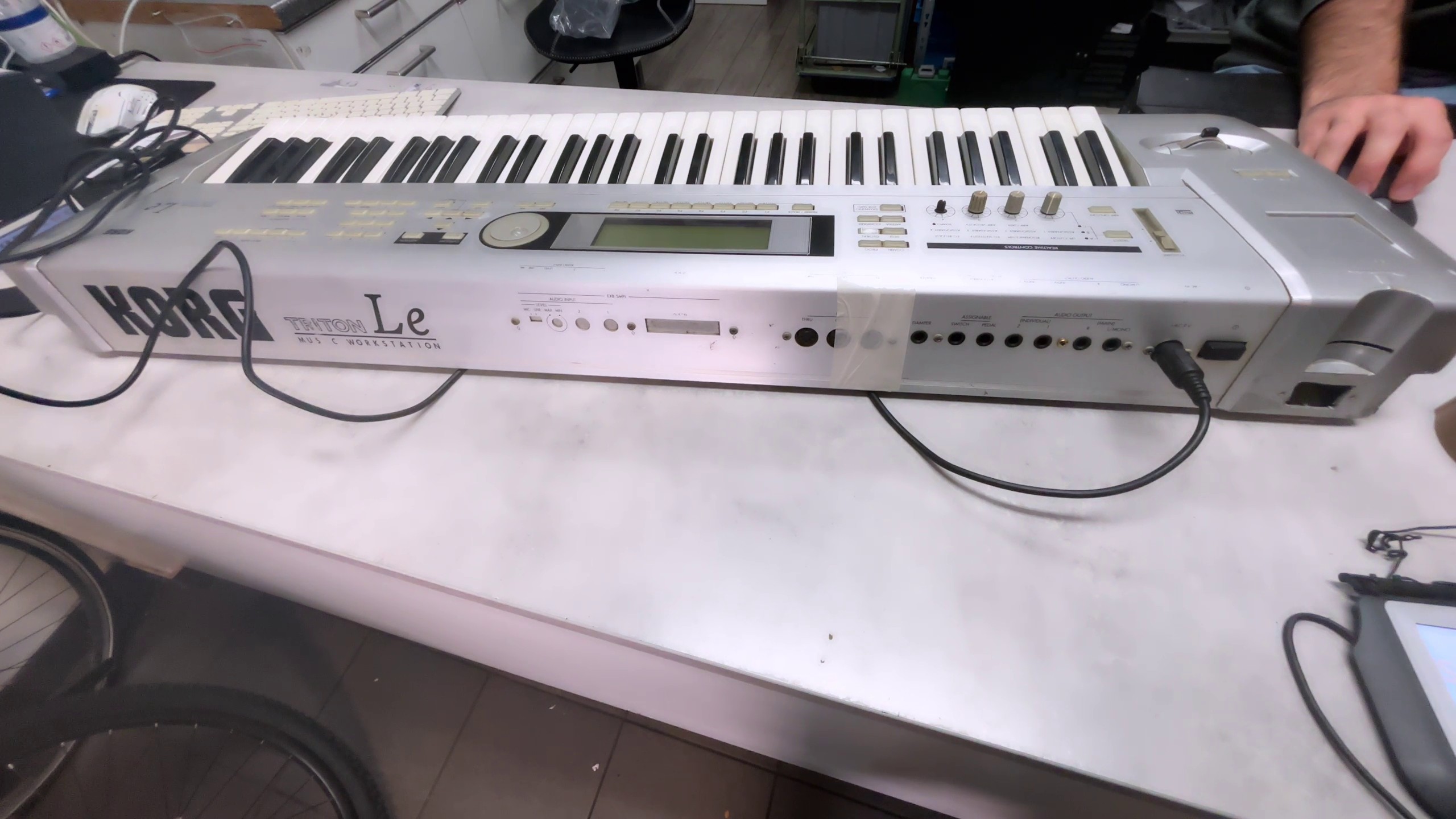 Korg Triton Le 61, 61-Tasten Workstation Synthesizer mit HI-Synthese-Engine, 16-Spur Sequencer und Dual-Arpeggiator. Inkl. Netzteil. | Zustand: Gut – Bild 4