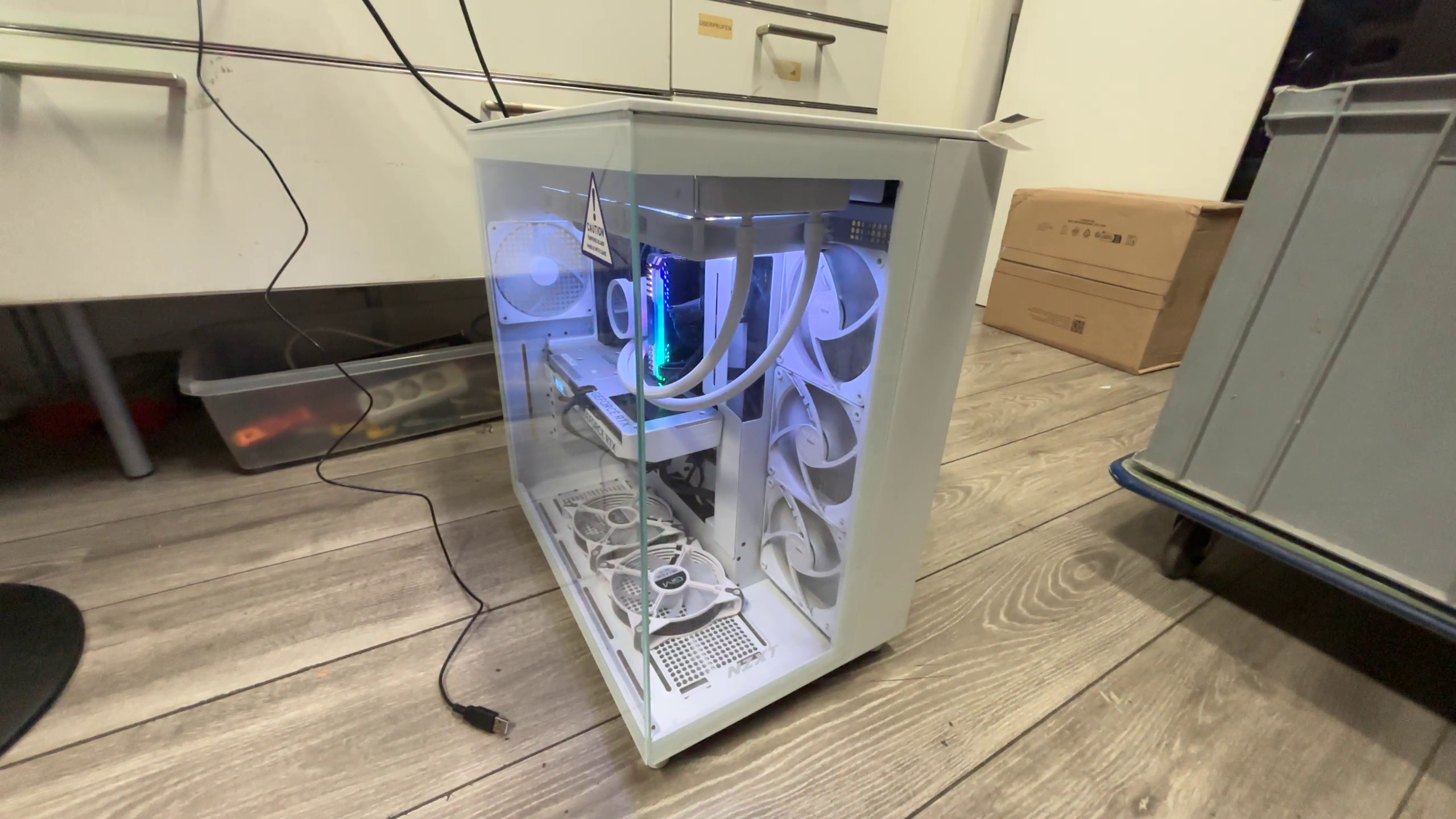 Gaming PC i9-12900K / RTX 4060, 32 GB RAM, insgesamt 2,25 TB Speicher (256 GB NVMe SSD, 1 TB SSD, 1 TB HDD). | Zustand: Sehr Gut