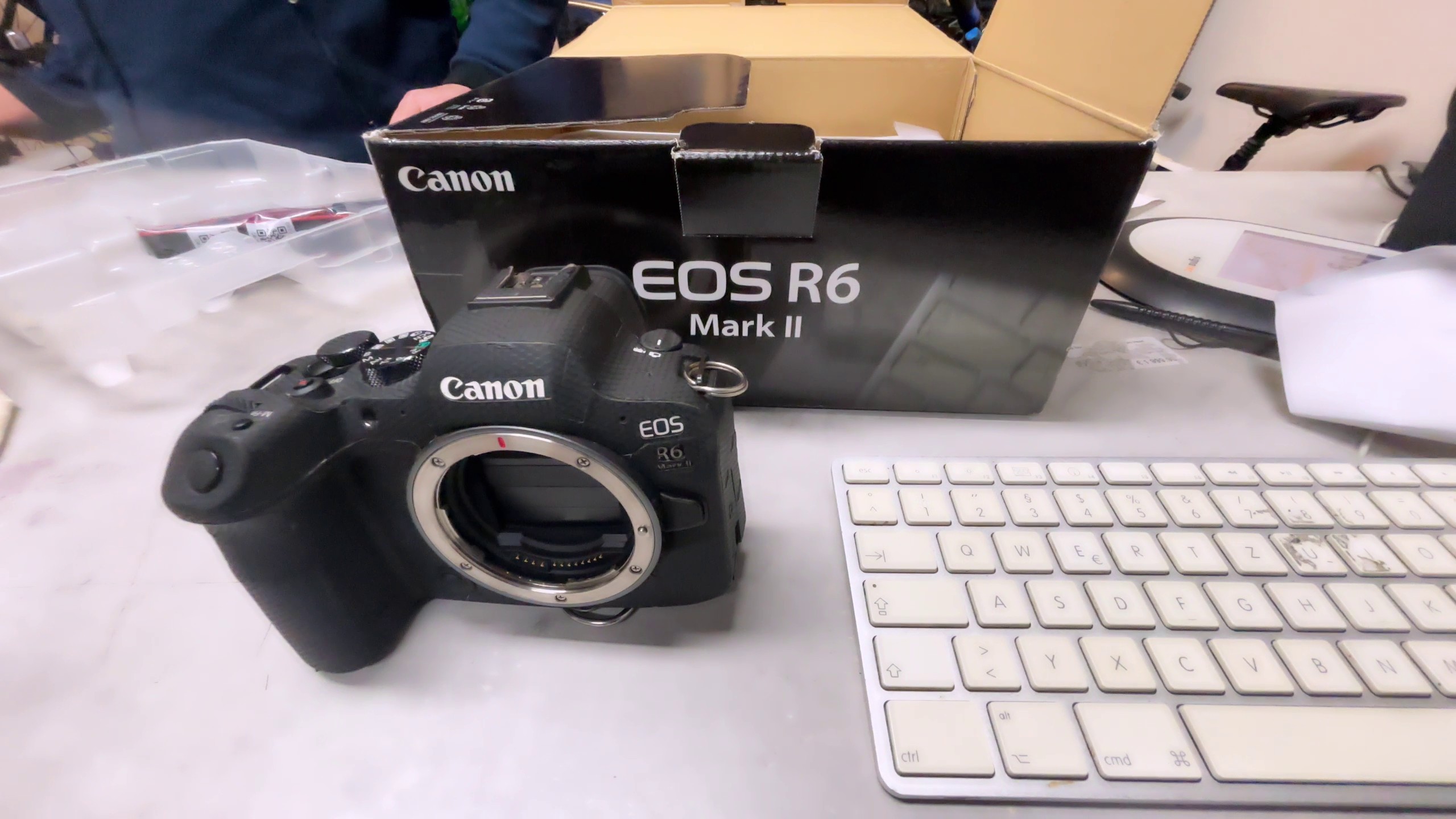 Canon EOS R6 Mark II, Vollformat-Systemkamera. Zustand: Ohne Ladegerät. | Zustand: Gut – Bild 4